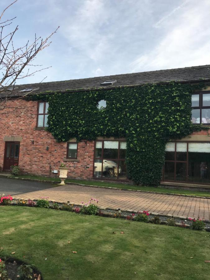 Mickering Barn Bed & Breakfast Aughton Exterior foto